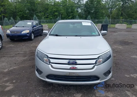2011 Ford Fusion Hybrid z USA, uszkodzony, nr VIN 3FADP0L35BR221881